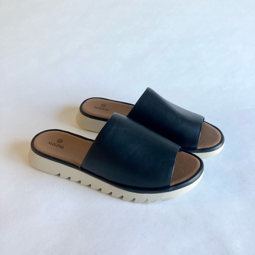 Susina Black Leather White Lug Sole Flip Flops Sandals size 8.5